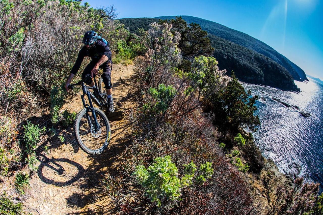 Poggio all'Agnello Sport&Active Holidays Populonia Esterno foto